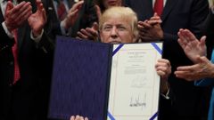 Trump podpis dekretu