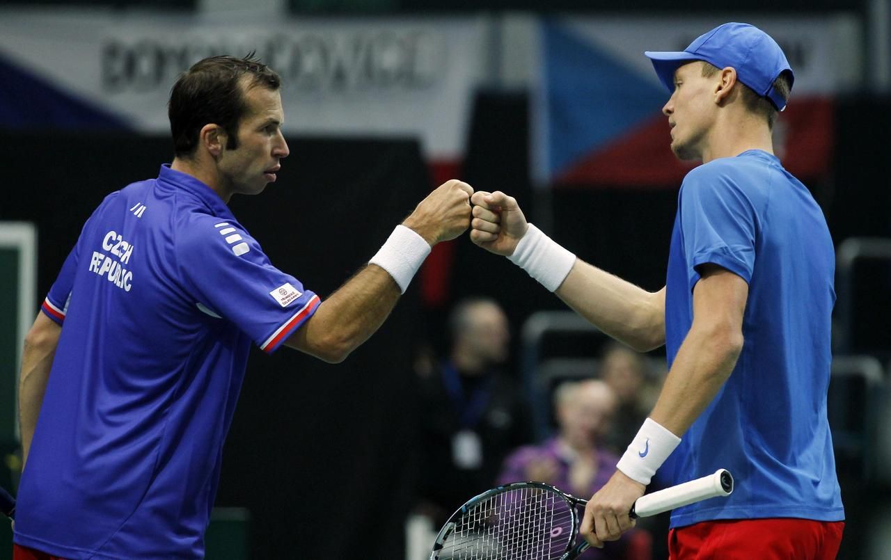 Radek Štěpánek a Tomáš Berdych při utkání Davis Cupu (2012, vs Itálie)