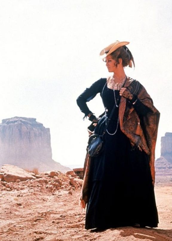 Claudia Cardinalová ve filmu Tenkrát na Západě (1968).