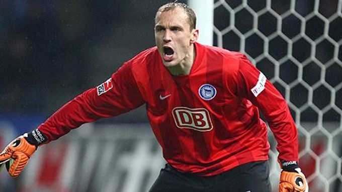 Jaroslav Drobný, jeho Hertha Berlín postupuje.