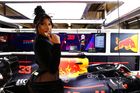 Rapperka Megan Thee Stallion v boxech týmu F1 Red Bull při VC USA 2021