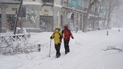 Centrem města na lyžích. Tak se Madriďané vypořádali s největší sněhovou kalamitou za 50 let