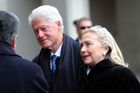 Clinton v Praze. Má servis jako kdysi a vydělá miliony