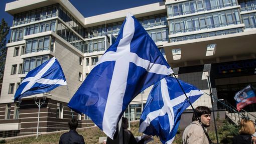 V Doněcku se demonstruje na podporu skotské nezávislosti. Část tamních obyvatel věří, že osamostatnění Skotů pomůže i východoukrajinským separatistům.