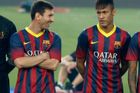 Lionel Messi na Neymara před zápasem hleděl přibližně ve stylu "Tak hochu, ukaž, co v tobě je!"