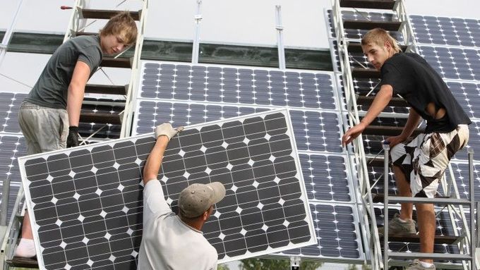 Spolková vláda se rozhodla výrazně zkrátit dotace do fotovoltaiky.