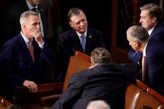 Sněmovna USA zůstává paralyzovaná, McCarthymu ke zvolení nepomohl ani Trump