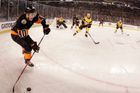 Parádní Winter Classic v NHL: 67 tisíc diváků, Voráčkův gól, brutální hit i skuteční tučňáci