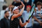 Markéta Vondroušová slaví výhru ve čtvrtfinále French Open 2019