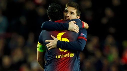 Fotbal, Liga mistrů, Barcelona - AC Milán: Messi slaví gól, Xavi