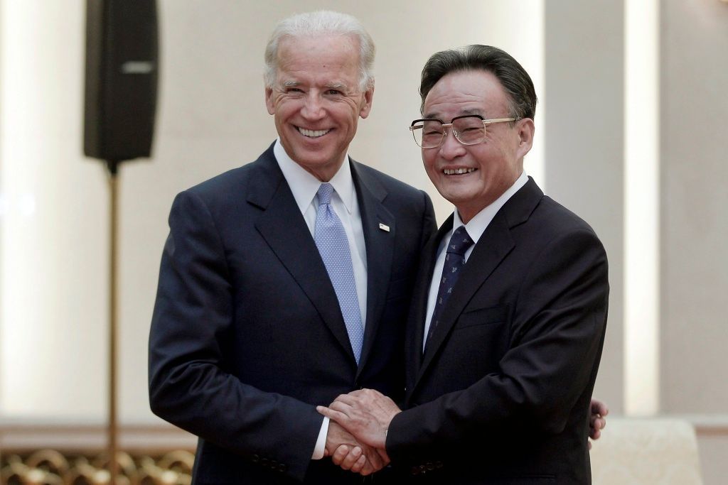 Čína - Joe Biden a Wu Pang-kuo