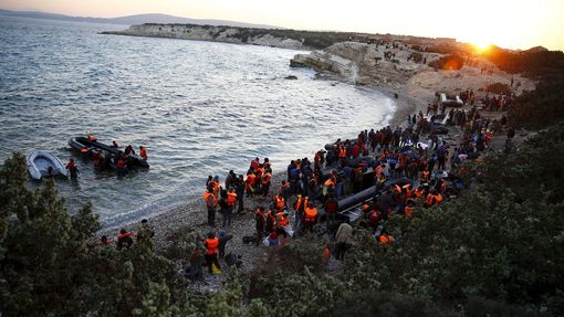 Uprchlíci vyráží z Turecka do Řecka.