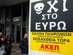 Antireklama na euro v Aténách.