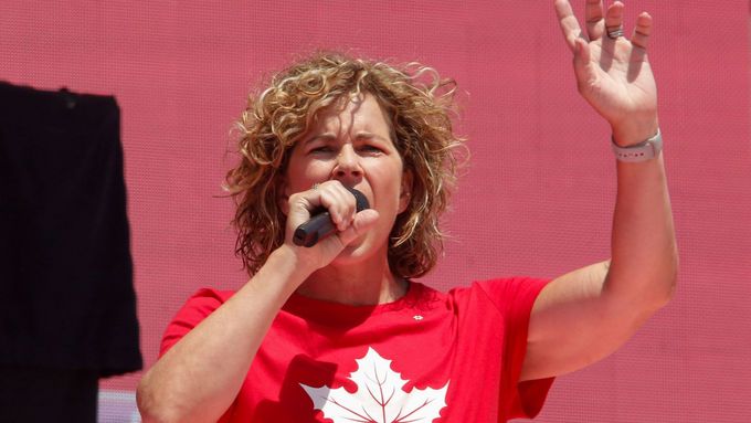 Marnie McBeanová, trojnásobná olympijská vítězka ve veslování, měla být šéfkou kanadské výpravy v Tokiu
