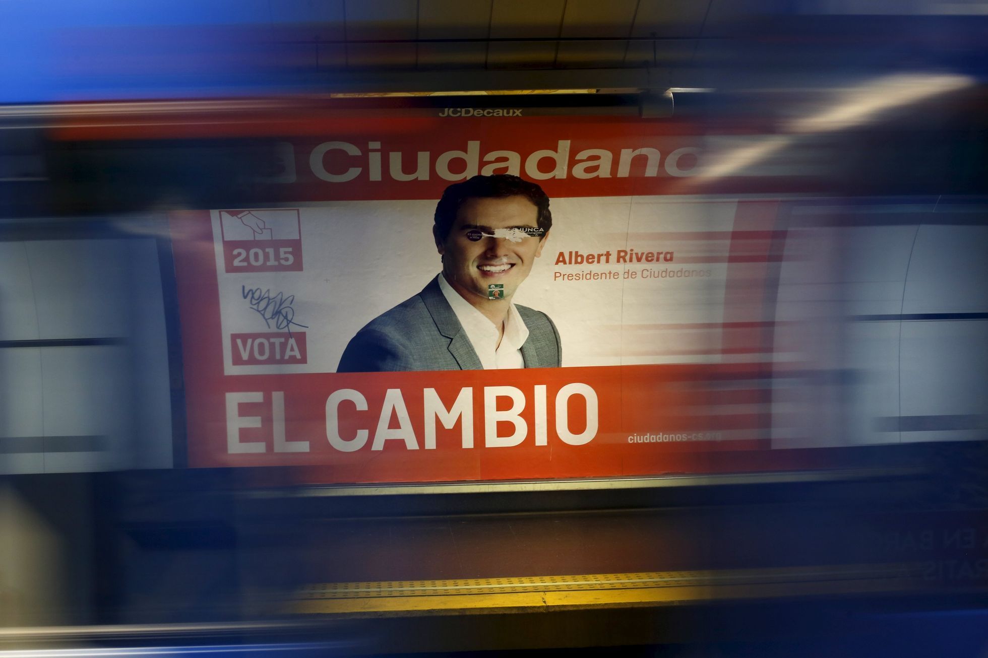 Volební plakát strany Ciudadanos v madridském metru.