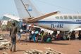 Statisíce jich během posledního roku opustily své domovy. Mnozí se snaží najít útočiště jinde. V táboře M‘Poko na letišti v Bangui žije kolem 100 000 vysídlenců.