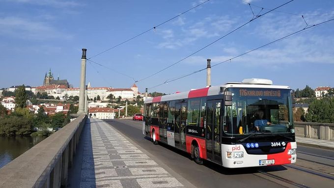 Foto: Praha představila nový design autobusů, prototyp projede ve čtvrtek linku 176