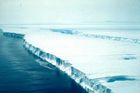 Jeden z největších ledovců světa taje mnohem rychleji