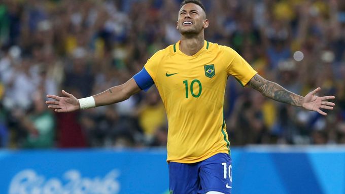 Brazilec Neymar v brazilském dresu