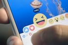 Emoce na sociální sítě patří. Facebook jen cenzuruje ty nevhodné, z firem akorát tahá peníze
