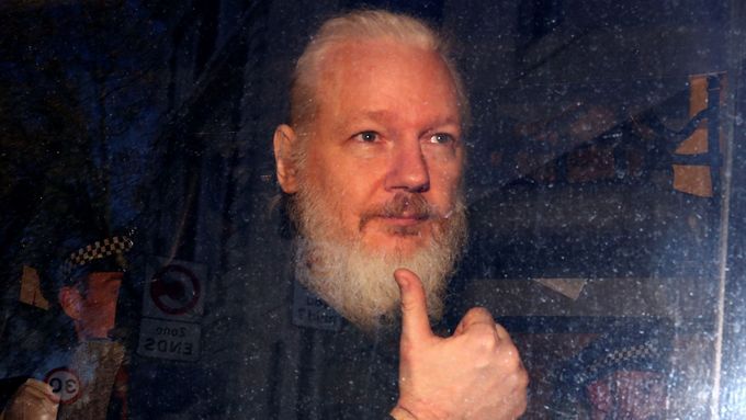 Zakladatel WikiLeaks Julian Assange na snímku z roku 2019