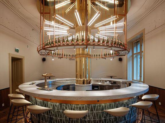 Škola čepování, degustace i párování piva s lahůdkami nejen z české kuchyně - to vše v atmosféře historických interiérů.