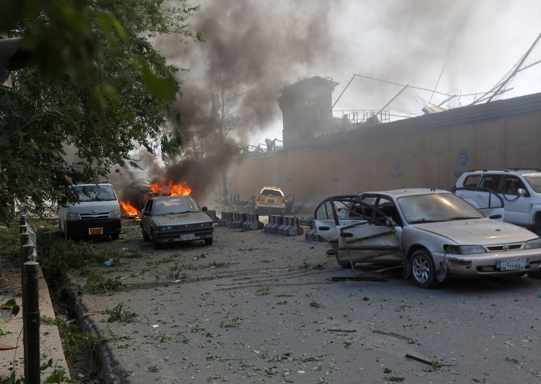 Bombový útok ve vládní čtvrti v Kábulu