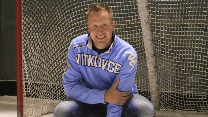 Martin Prusek byl vynikající gólman, teď své nástupce ve Vítkovicích trénuje. I pomocí syntetického ledu.