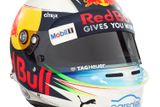 U Red Bullu je hlavní motiv na helmách jasný, logo nápojového giganta. Zatímco Daniel Ricciardo ho obohatil o světlé prvky,...