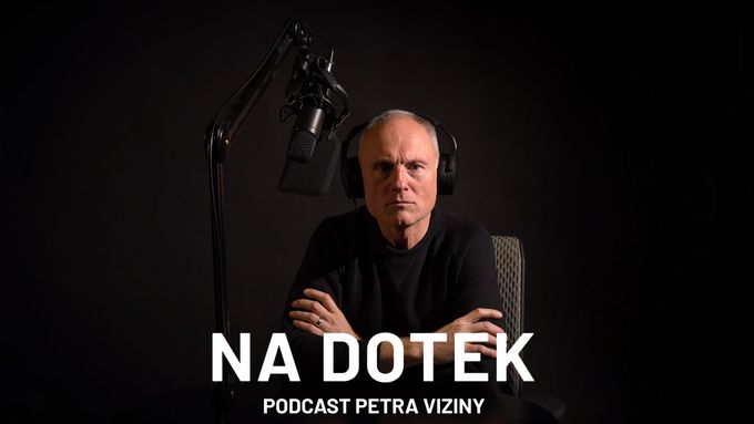 Upoutávka na podcast Petra Viziny Na dotek.