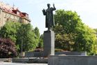 Rusko chce trestat ničení válečných památníků v zahraničí. Hrozit má pět let vězení
