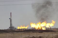 Saúdové odmítli snížení těžby ropy, nechtějí pomoci íránskému nepříteli. Biti jsou Rusové a Irák