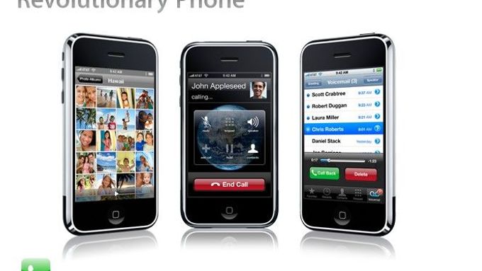 Apple má s multimediálním telefonem iPhone úspěch.