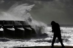 Bouře v západní Evropě zabila nejméně 13 lidí