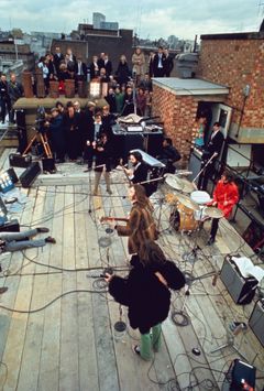 The Beatles při koncertu na střeše budovy Apple Corps, 30. ledna 1969.