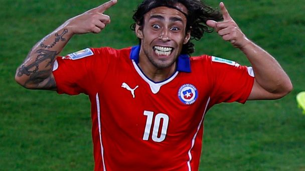 Jorge Valvidia slaví branku Chile na MS 2014