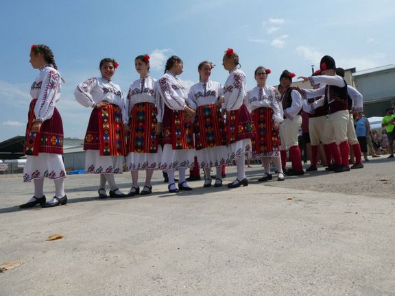 Kulturní program s tradičními bulharskými tanci.