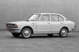 Druhá generace vyjela v roce 1970. V té době už bylo vyrobených milion Coroll. Oproti minulé verzi se prodloužil rozvor i celková délka, do nabídky se dostaly výkonnější motory a začalo se kromě sedanu nabízet také kupé a kombi.
