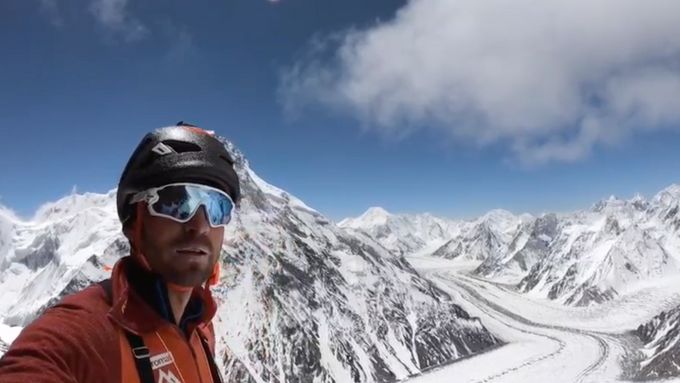 Tomáš Petreček při výstupu na K2