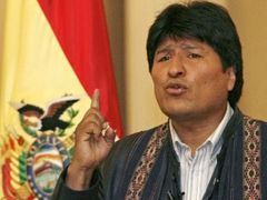 Bolivijský prezident Evo Morales hovoří během televizního projevu k národu z La Pazu 22.2.