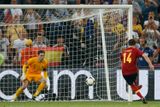 Španělé v nastavení střelou z penalty uzavřeli skóre na konečných 2:0 pro Španělsko.