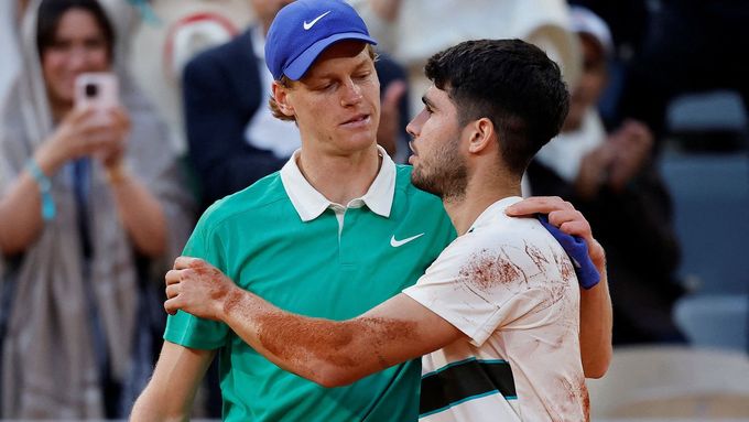 Jannik Sinner a Carlos Alcaraz ve finále Roland Garros 2025
