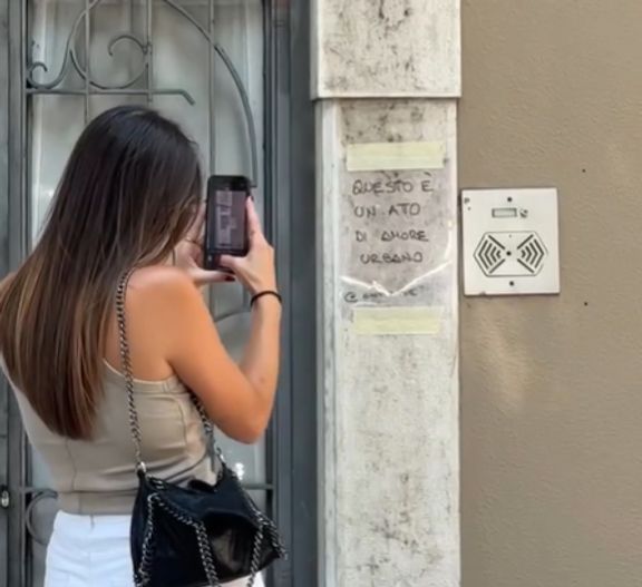 Jeho motto zní „Un atto d’amore urbano.“, volně přeloženo jde podle něj o čin z lásky k městu.