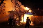 Muž na Znojemsku založil požár úmyslně, jeho příbuzná z domu unikla jen náhodou, tvrdí policie