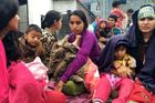 Hasiči vezou do Nepálu přes 10 tun vybavení, i hračky dětem
