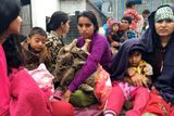 Obyvatelé Káthmándú, kteří museli opustit své domovy kvůli zemětřesení.