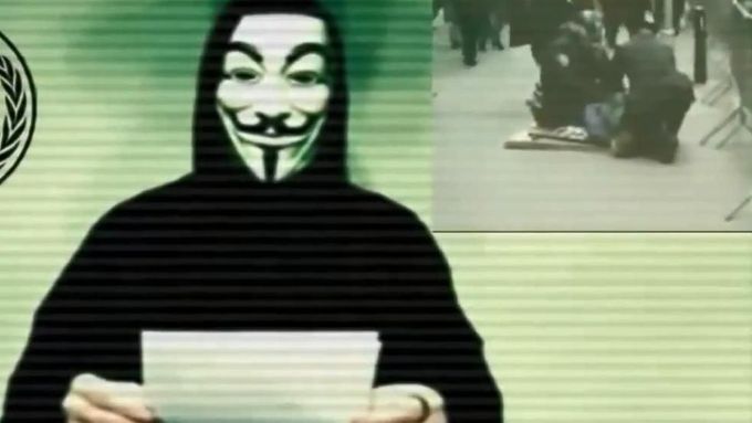 "Sledujeme vás. Najdeme vás a nenecháme vás vydechnout. My jsme Anonymous. Je nás mnoho. Neodpouštíme. Nezapomínáme. Čekejte nás," varují hacktivisté.