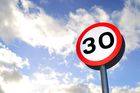 Padesátka je moc. Sedm měst v Německu bude zkoušet plošné zavedení limitu 30 km/h
