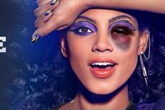 Monokl není make-up. Amerika volá po trestu za domácí násilí