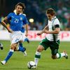 Euro 2012: Kevin Doyle a Andrea Pirlo v zápase Itálie - Irsko